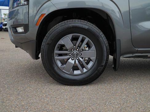 Used 2025 Nissan Frontier SV w/ SV Convenience Package image 11