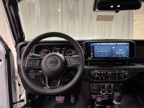 Used 2024 Jeep Wrangler Unlimited Rubicon w/ Convenience Group image 25