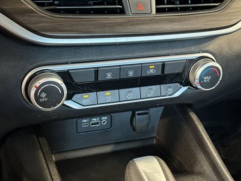 Used 2025 Nissan Altima 2.5 SV FWD image 20
