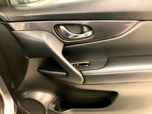 Used 2017 Nissan Rogue S image 27