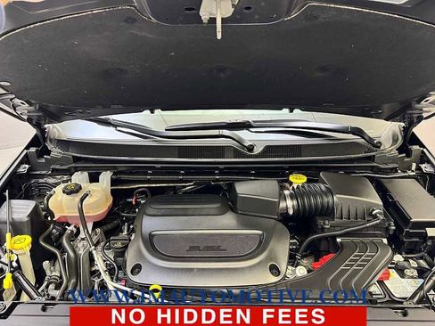 Used 2021 Chrysler Pacifica Touring-L image 10