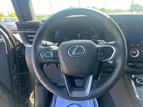 Used 2026 Lexus GX 550 w/ Cold Area Package AWD/4WD image 25