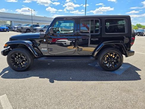 Used 2023 Jeep Wrangler Unlimited Sahara w/ Cold Weather Group AWD/4WD image 27