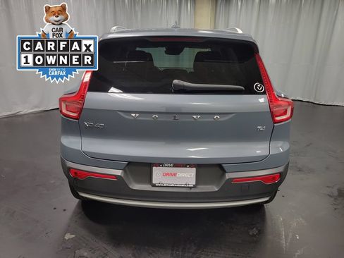 Used 2022 Volvo XC40 T4 Momentum FWD image 7