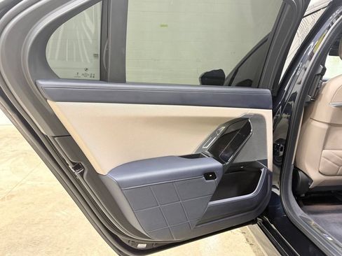 Used 2025 BMW 760i xDrive AWD/4WD image 43