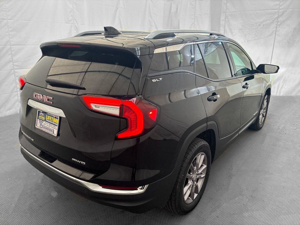 Used 2024 GMC Terrain SLT AWD/4WD image 7