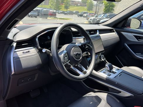 Certified 2026 Jaguar F-PACE R-Dynamic S AWD/4WD image 19