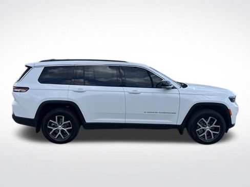 Used 2025 Jeep Grand Cherokee L Limited w/ Trailer Tow Package AWD/4WD image 12