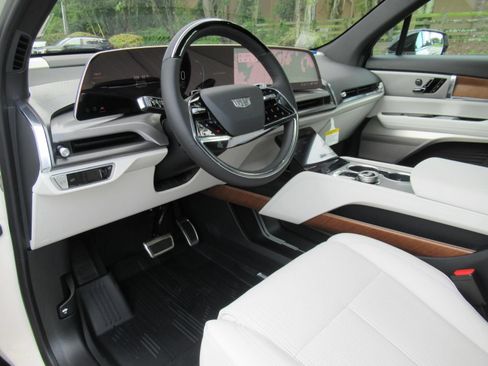 New 2027 Cadillac Vistiq Sport AWD/4WD image 19