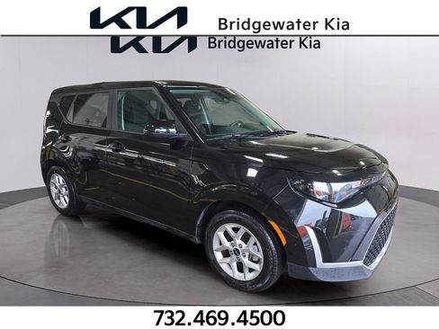 Used 2025 Kia Soul LX w/ LX Technology Package FWD image 1