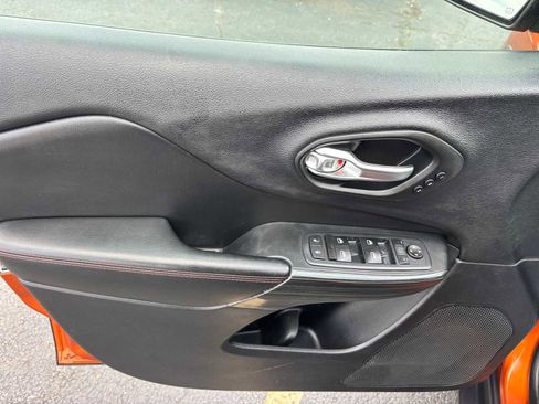 Used 2016 Jeep Cherokee Trailhawk w/ Leather Interior Group image 16