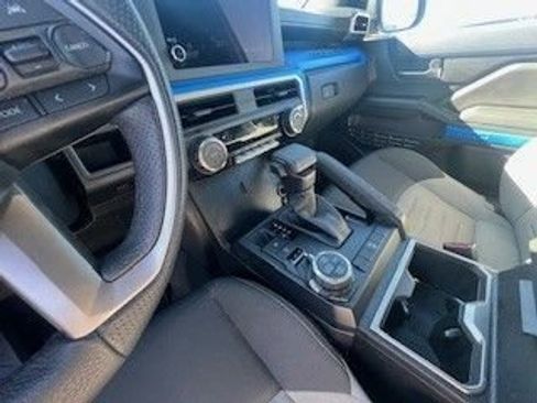 Used 2025 Toyota Tacoma TRD Off-Road image 9