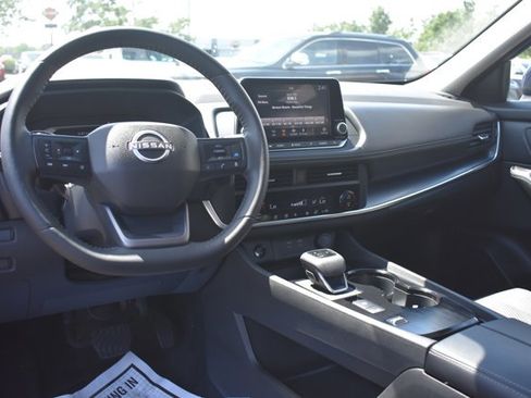 Used 2025 Nissan Rogue SV FWD image 17