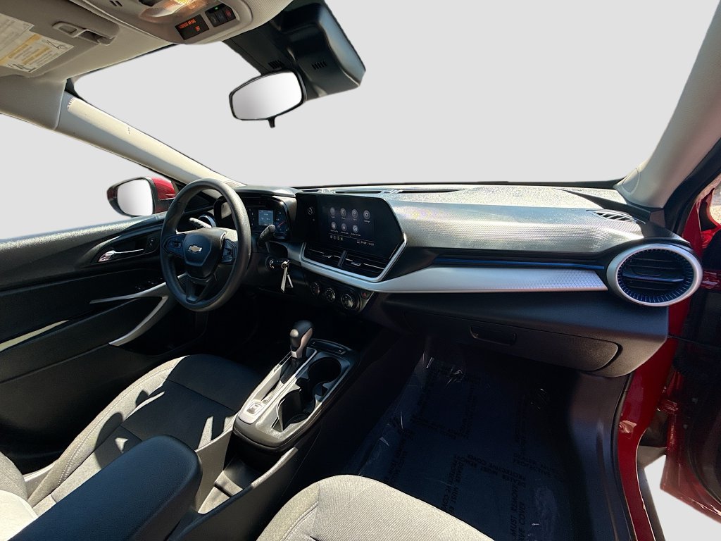 Used 2026 Chevrolet Trax LS w/ LS Convenience Package FWD image 26