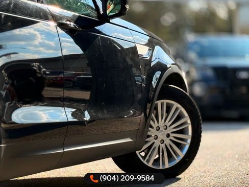 Used 2017 Land Rover Discovery HSE image 8