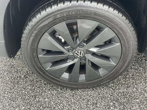 Certified 2023 Volkswagen Taos S FWD image 9