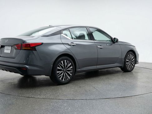 Used 2025 Nissan Altima 2.5 SV image 6