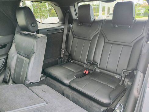 Used 2017 Land Rover Discovery SE image 21