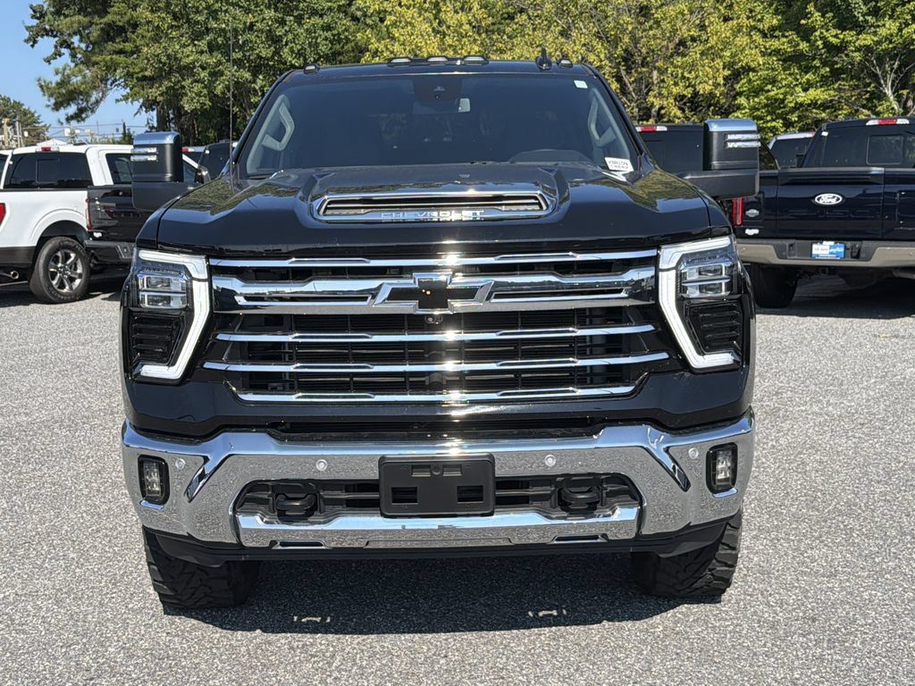Used 2024 Chevrolet Silverado 2500 LTZ w/ LTZ Convenience Package AWD/4WD image 2