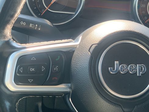 Used 2021 Jeep Wrangler Unlimited Sahara AWD/4WD image 28