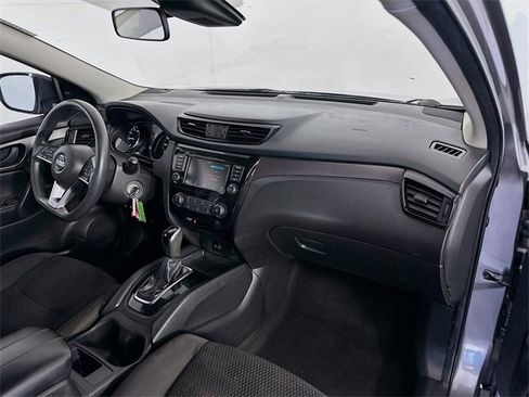 Used 2020 Nissan Rogue Sport S image 27