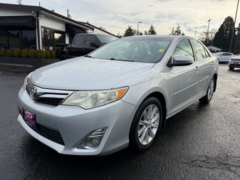 Used 2013 Toyota Camry XLE w/ Leather Pkg image 3
