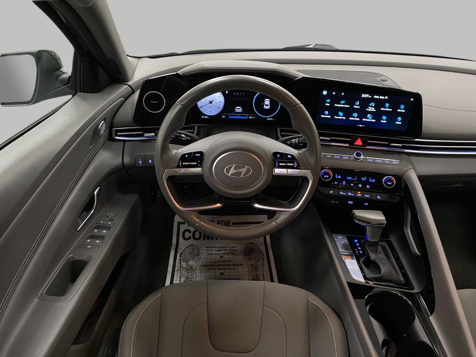 Used 2025 Hyundai Elantra SEL FWD image 13