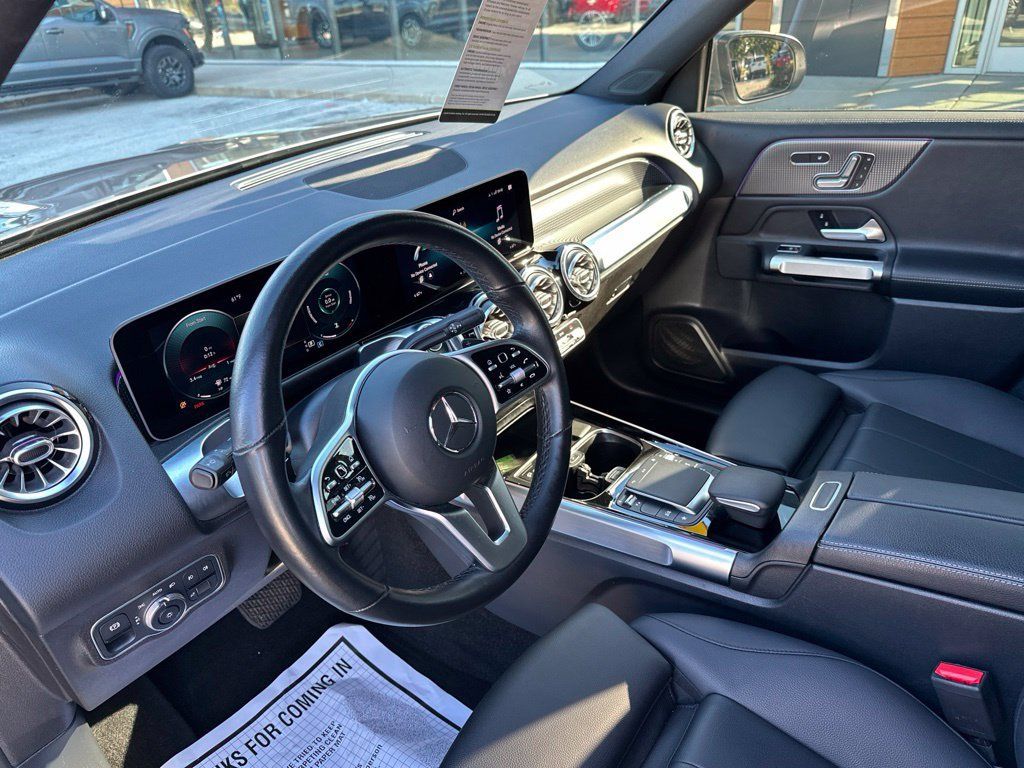 Used 2021 Mercedes-Benz GLB 250 4MATIC w/ Premium Package image 27