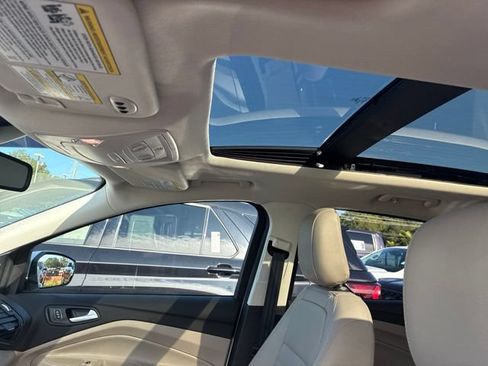 Used 2019 Ford Escape Titanium FWD image 6