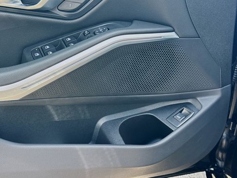 Used 2025 BMW 330i Sedan w/ Parking Assistance Package image 23