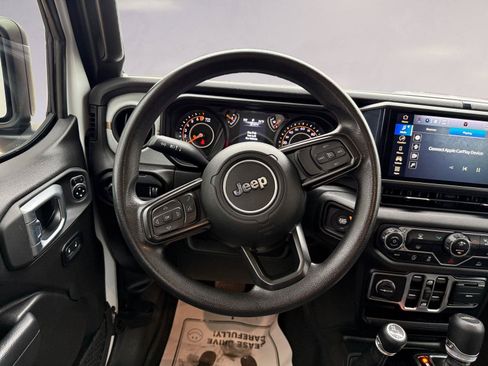 Used 2024 Jeep Gladiator Sport AWD/4WD image 12