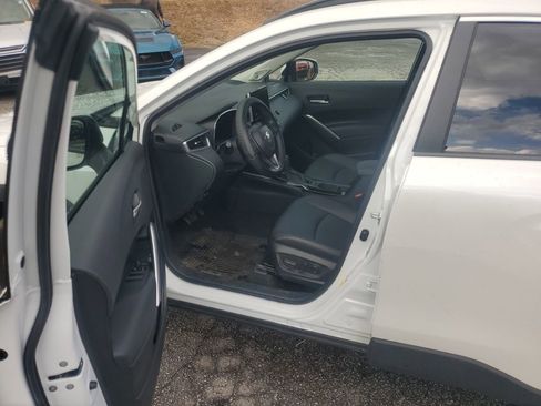 Used 2023 Toyota Corolla Cross XLE w/ Convenience Package image 8