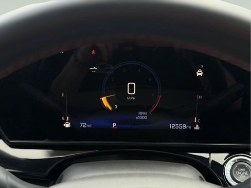 Used 2025 Chevrolet Trax RS w/ Sunroof Package FWD image 12