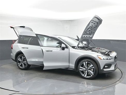 New 2026 Volvo V60 B5 Cross Country Plus w/ Protection Package Premier image 53