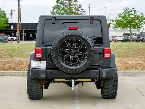Used 2015 Jeep Wrangler Unlimited Sahara w/ Max Tow Package AWD/4WD image 12