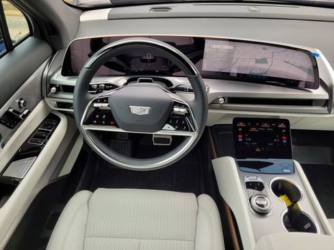 New 2026 Cadillac Vistiq Sport w/ LPO, Floor Liner Package image 10