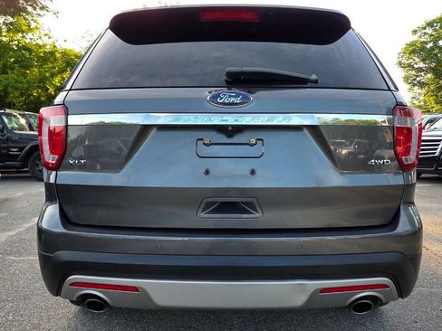 Used 2017 Ford Explorer XLT w/ Equipment Group 202A AWD/4WD image 14