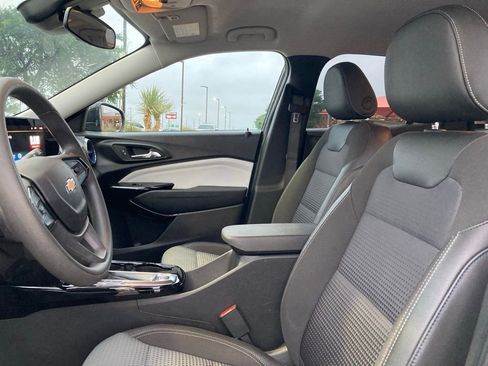 Used 2025 Chevrolet Trax LT image 7