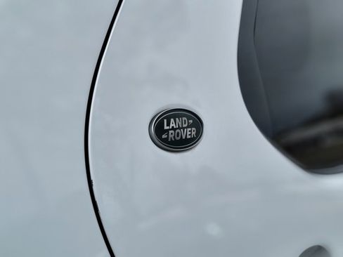 Used 2024 Land Rover Discovery S image 43