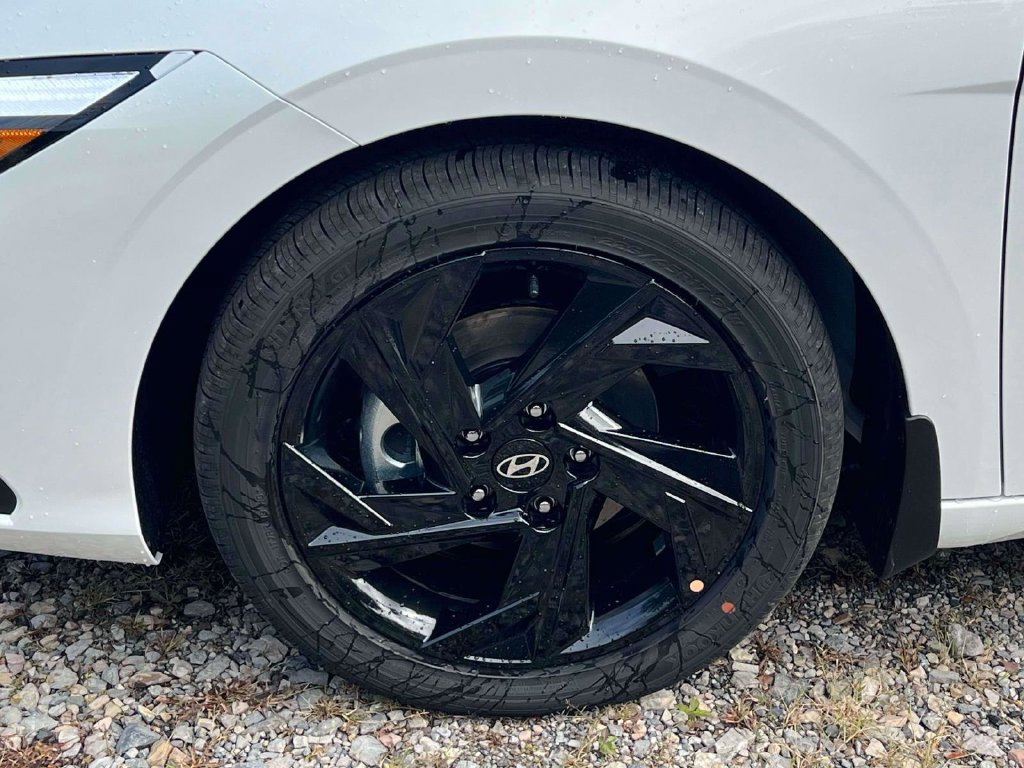 New 2026 Hyundai Elantra SEL Sport FWD image 6