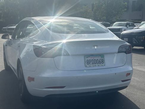 Used 2020 Tesla Model 3 Standard Range Plus RWD image 2