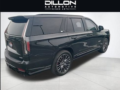 Used 2024 Cadillac Escalade V w/ Heavy-Duty Trailer Package AWD/4WD image 5