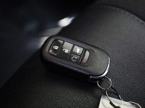 Used 2025 Honda Pilot EX-L image 36