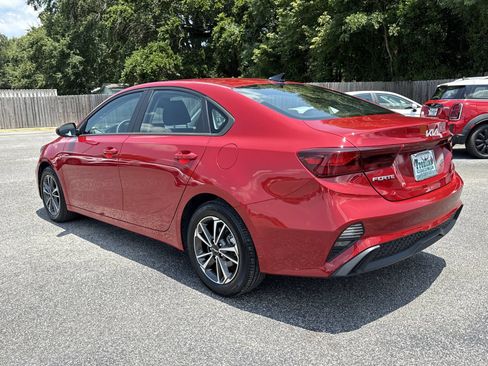 Used 2023 Kia Forte LXS FWD image 3