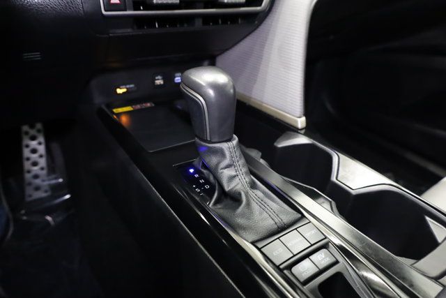 Used 2025 Toyota Camry SE w/ Convenience Package FWD image 26