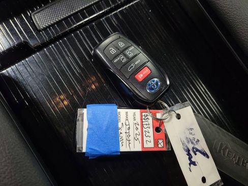 Used 2025 Toyota Sienna XLE Woodland Edition image 15