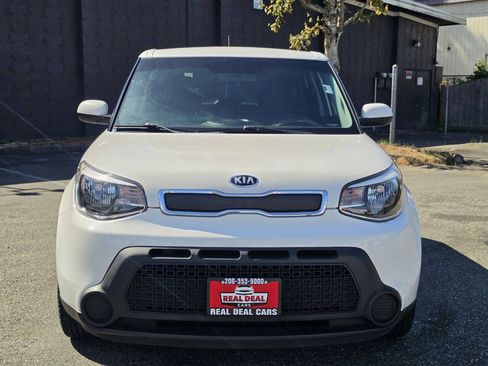 Used 2016 Kia Soul w/ Option Group 020 FWD image 2