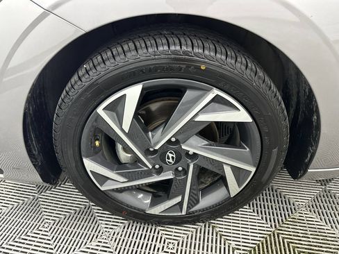 Used 2025 Hyundai Elantra SEL FWD image 11