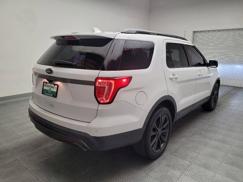 Used 2017 Ford Explorer XLT w/ Equipment Group 202A FWD image 9