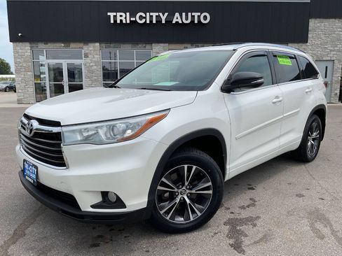 Used 2016 Toyota Highlander XLE AWD/4WD image 1